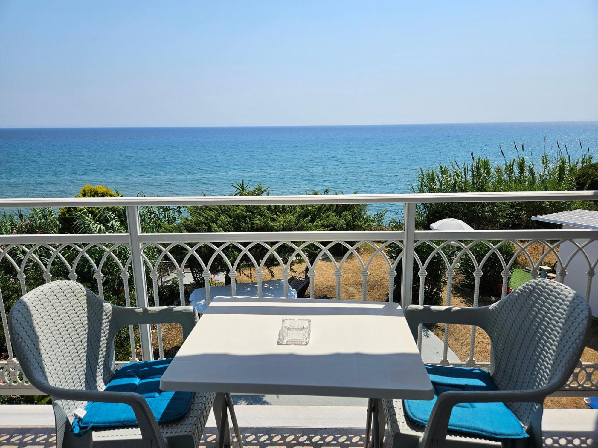 Leta Apartments Агиос-Георгиос Экстерьер фото