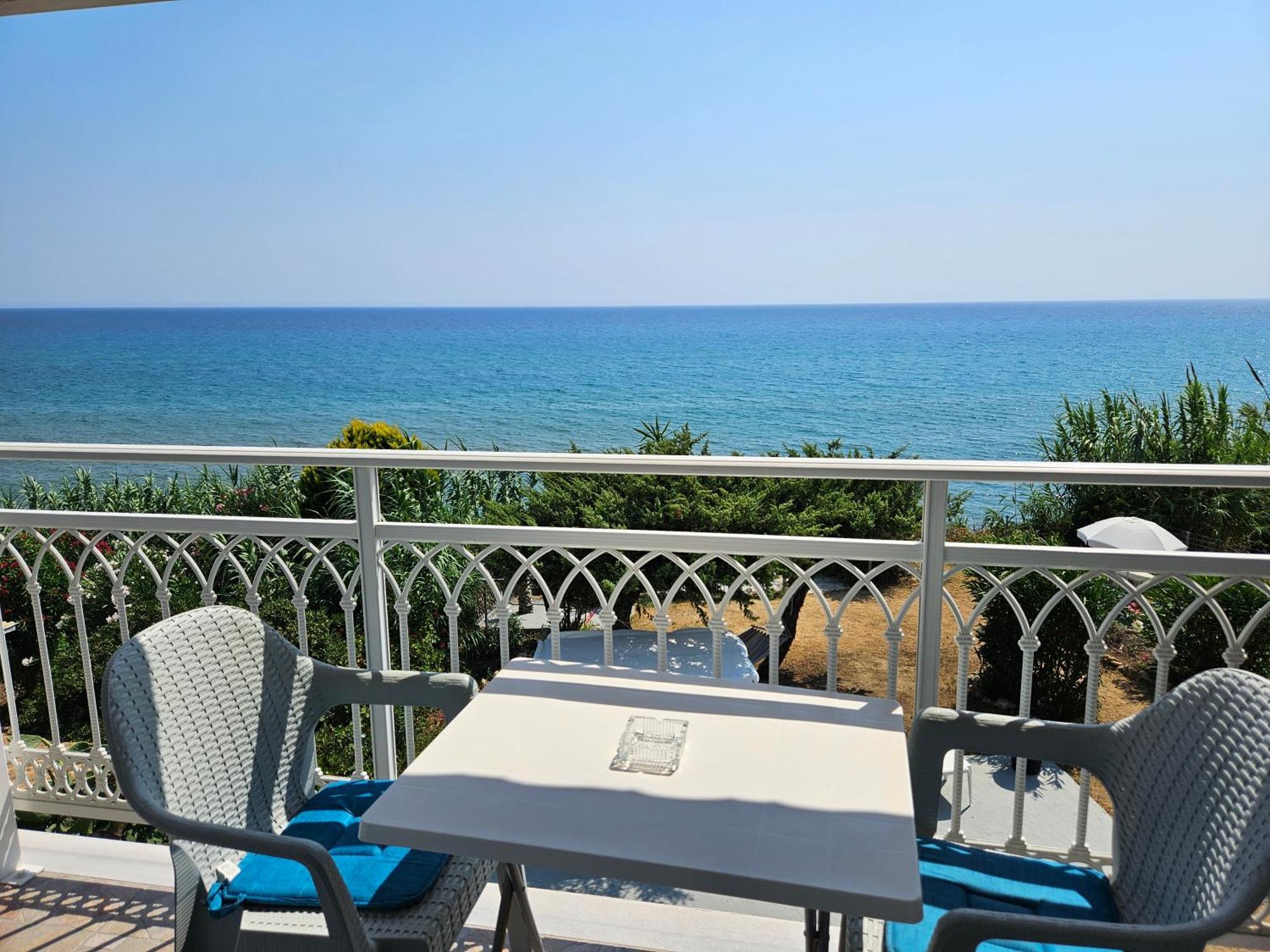 Leta Apartments Агиос-Георгиос Экстерьер фото